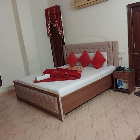 Hotel Holiday Inn Paradise Chandīgarh 外观 照片