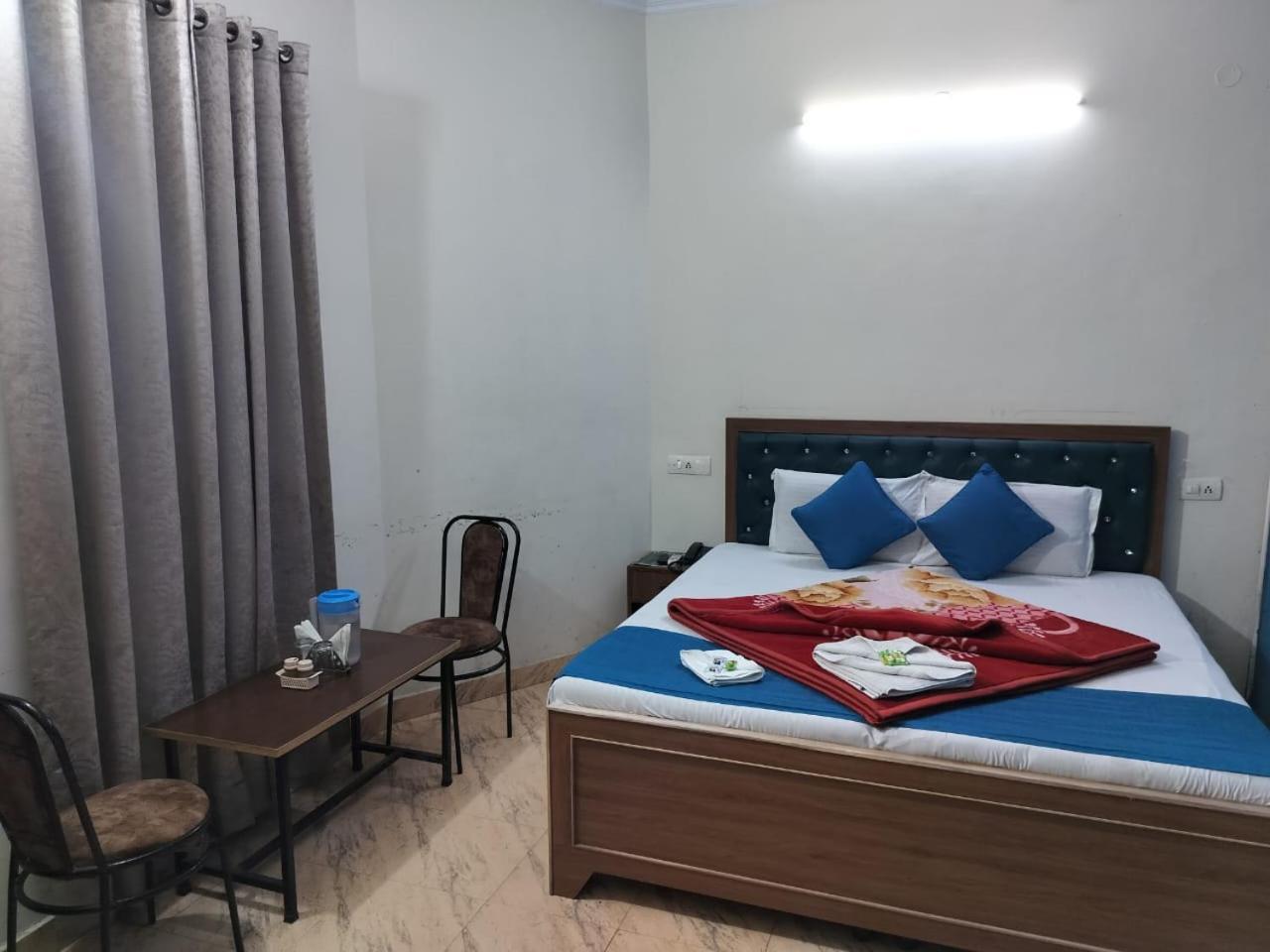 Hotel Holiday Inn Paradise Chandīgarh 外观 照片