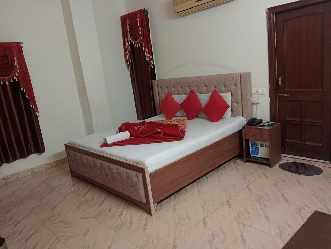 Hotel Holiday Inn Paradise Chandīgarh 外观 照片