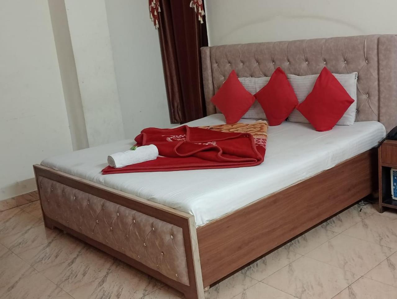 Hotel Holiday Inn Paradise Chandīgarh 外观 照片