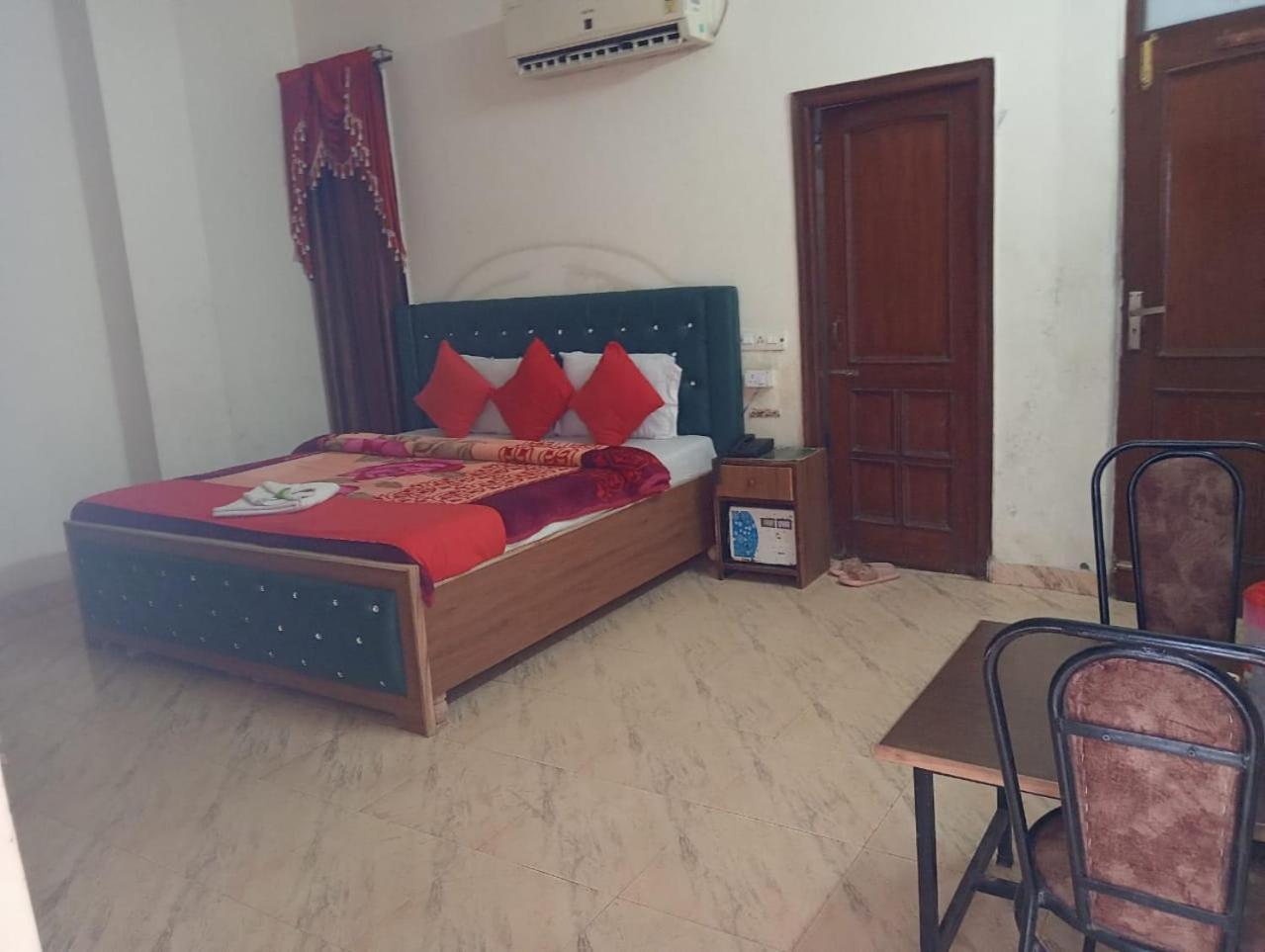 Hotel Holiday Inn Paradise Chandīgarh 外观 照片