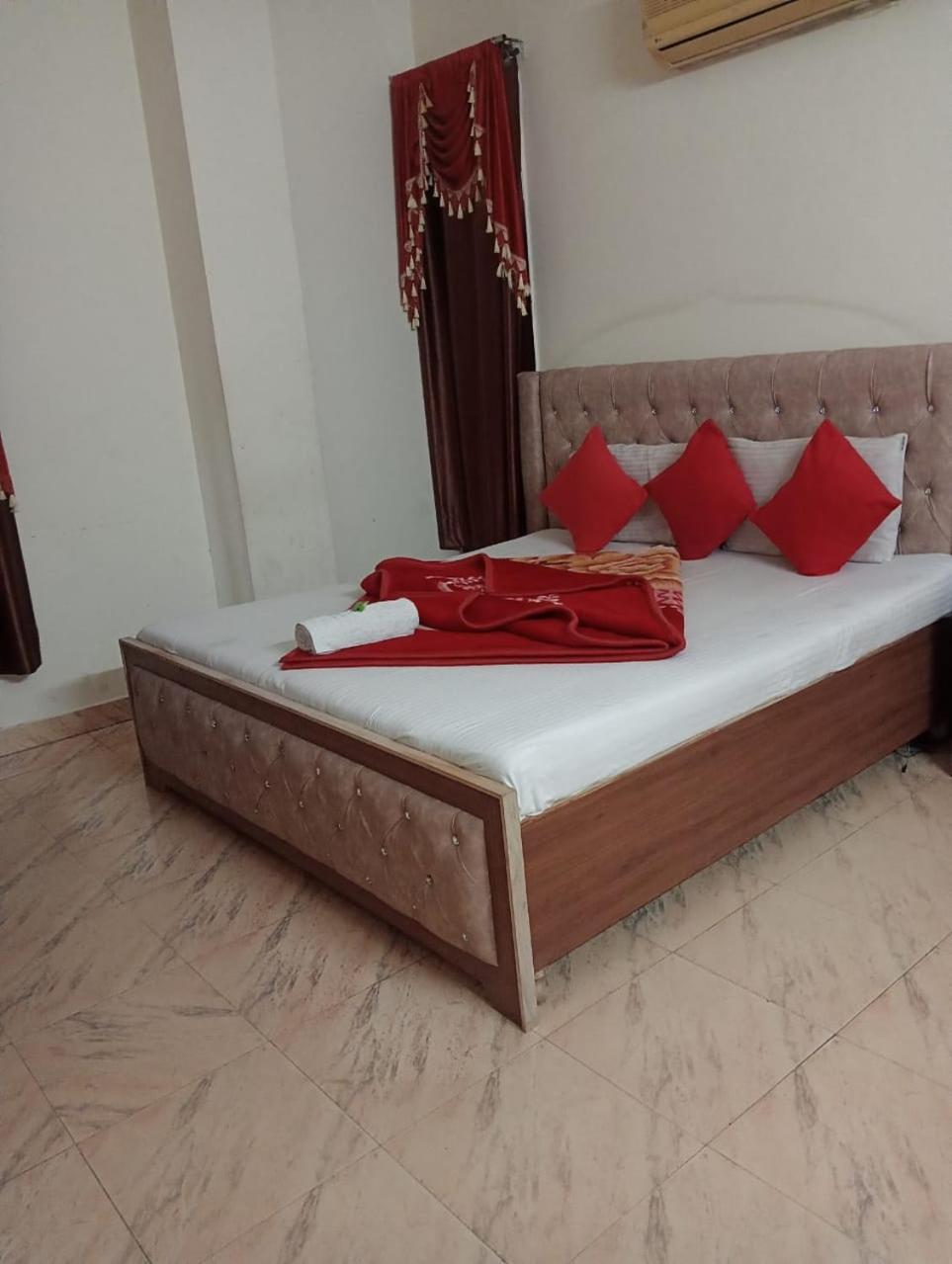 Hotel Holiday Inn Paradise Chandīgarh 外观 照片